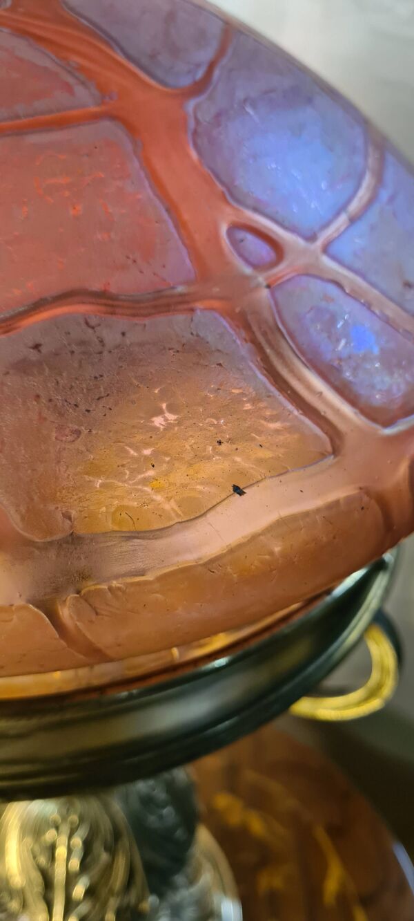 Lampe Art Nouveau autrichienne en bronze avec abat-jour en verre d'art de style Loetz