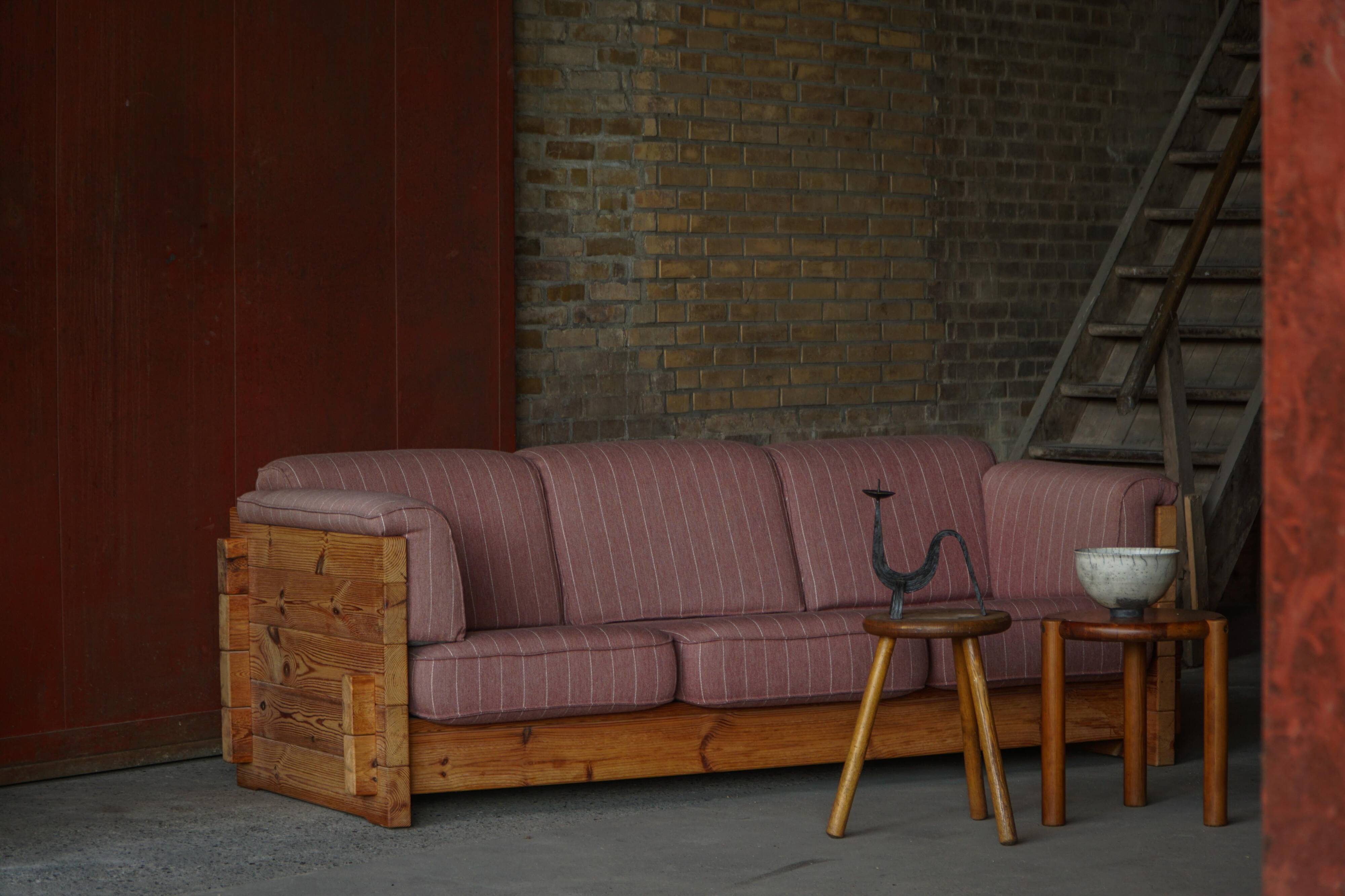 Modern Danish three-seater canapé in pomeranian pine and wool, by Christian IV, 1970s.