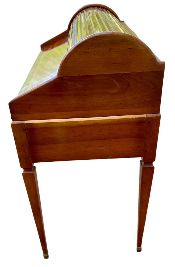 Bureau à cylindre Louis XVI en merisier