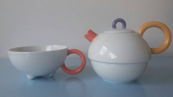 Teapot in Memphis designed by Matteo Thun for Arzberg 80's