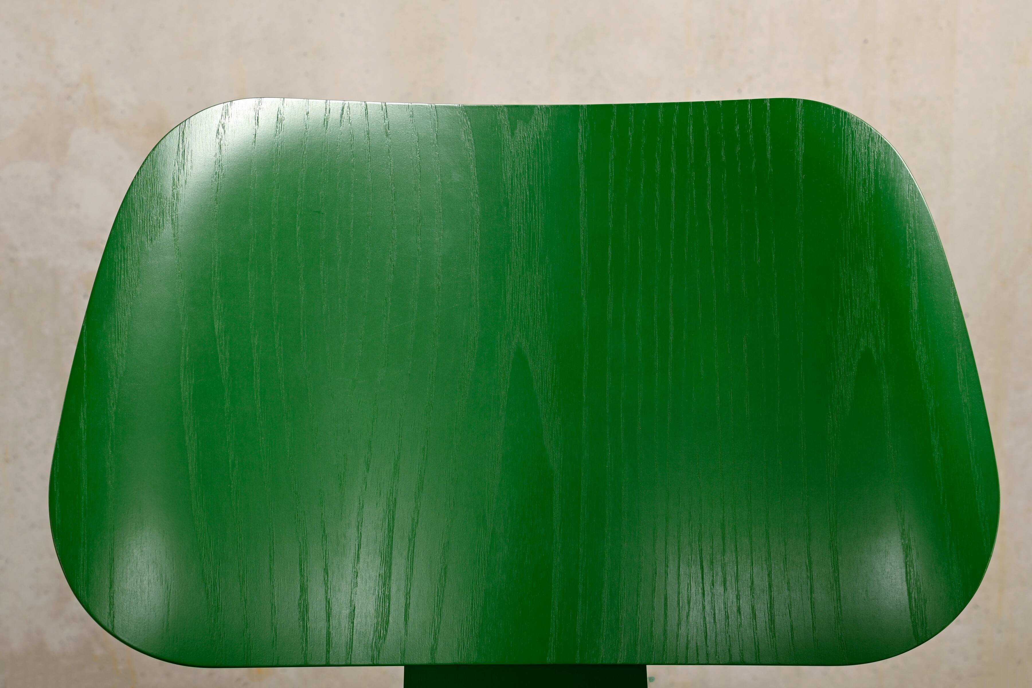 Chauffeuse Charles & Ray Eames LCW HAY collection pour Herman Miller