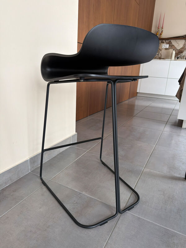4 tabourets design BCN noirs