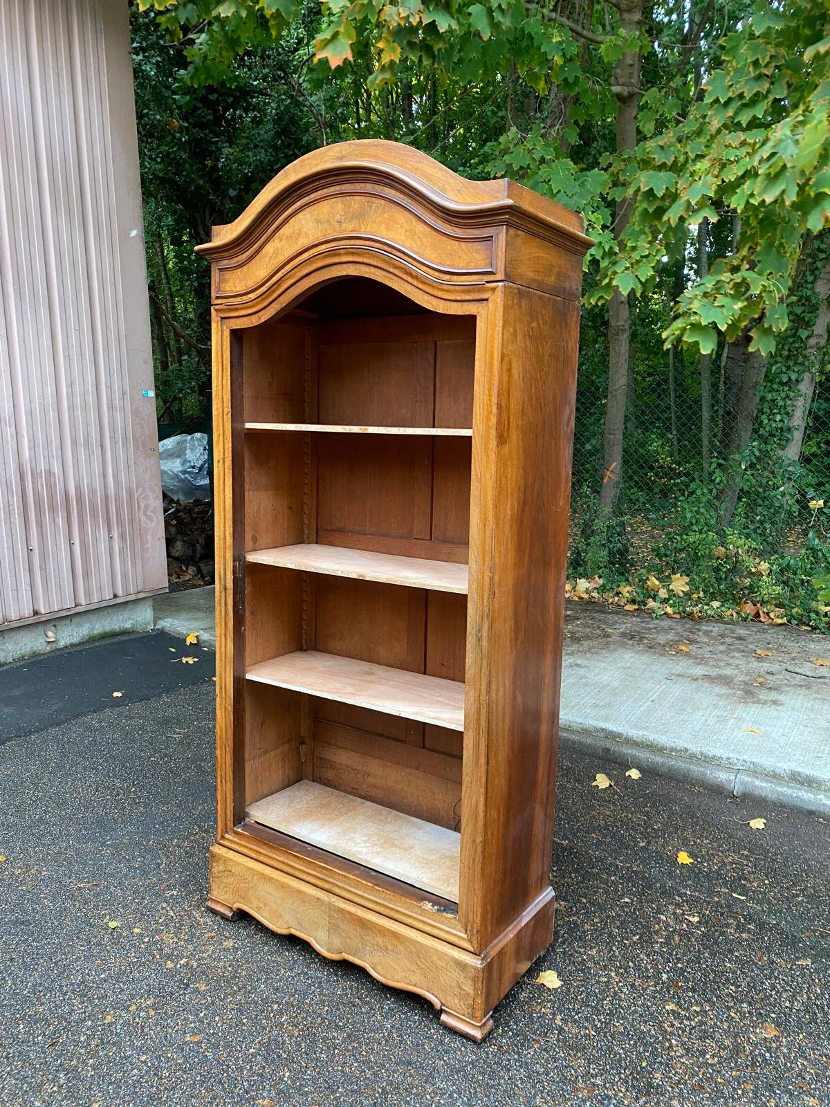 Louis XV bookcase in solid burr walnut from the 18th century