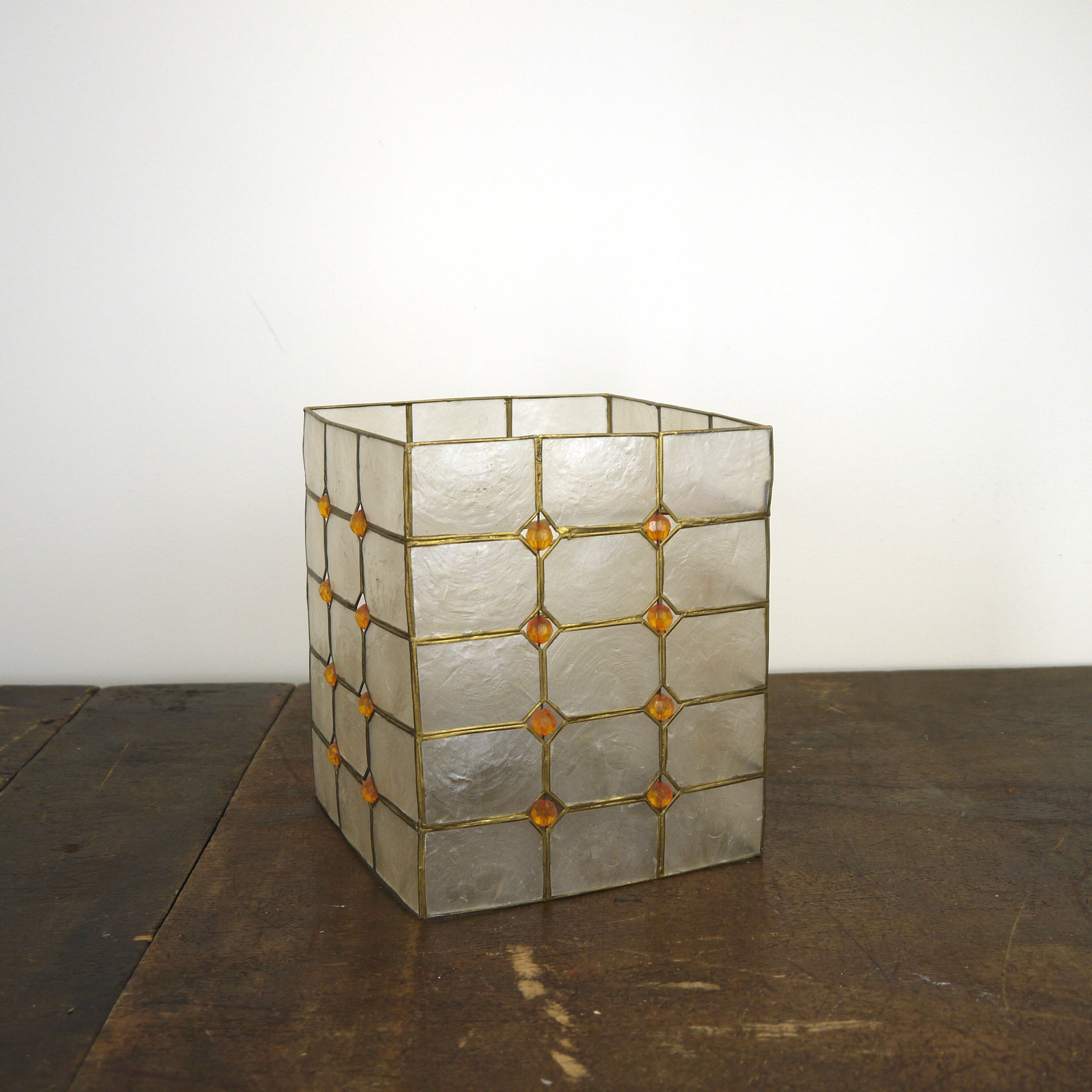 Hanging in square mother-of-pearl