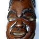 Visage énigmatique d'Afrique sculpté en bois d'ébène