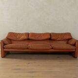 "675 maralunga" sofa by vico magistretti for cassina