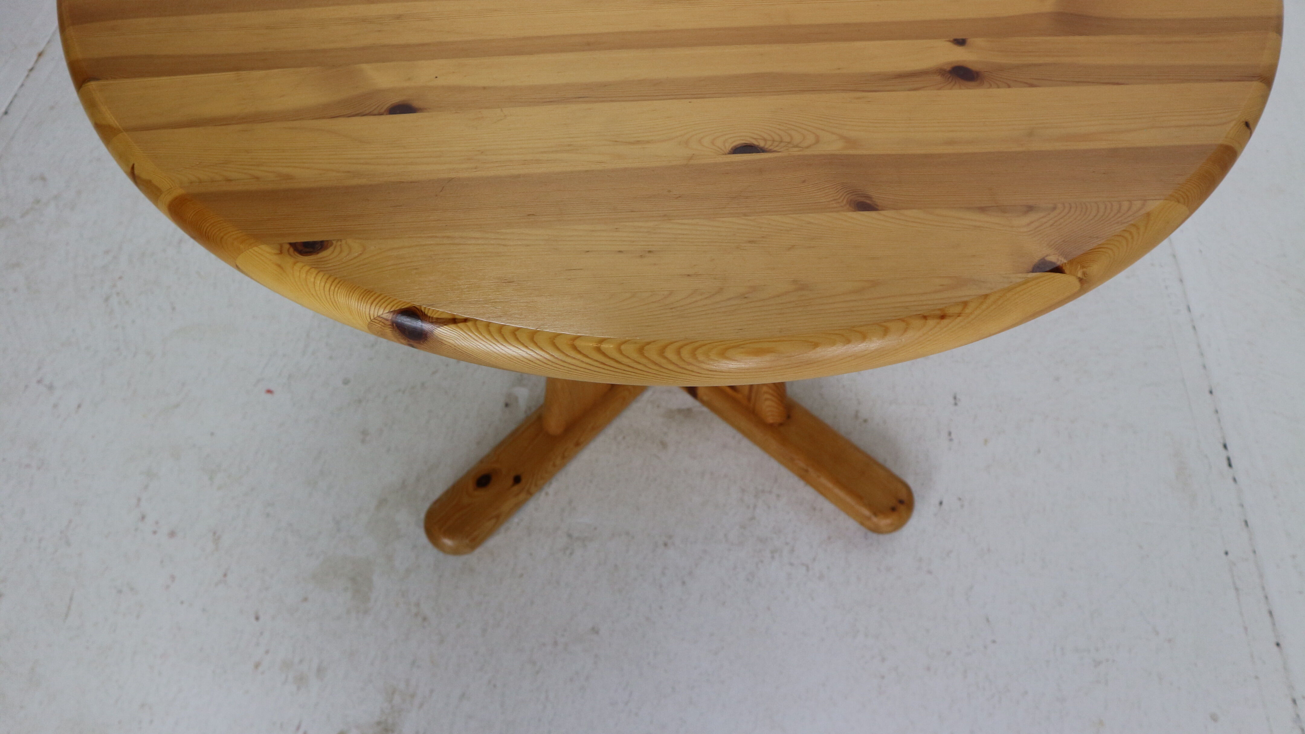Round Solid Pinewood Dinning Table, 1970's Denmark