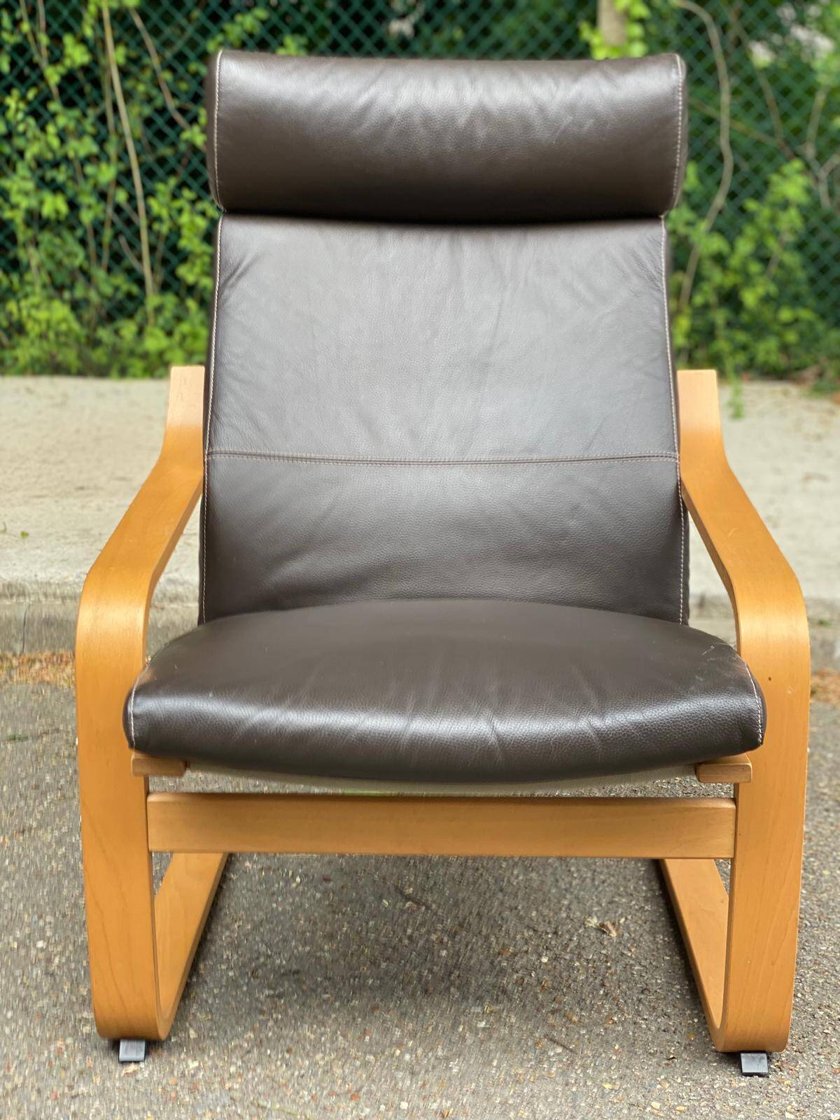 Fauteuil à bascule scandinave bois courbé et cuir marron ikea poang