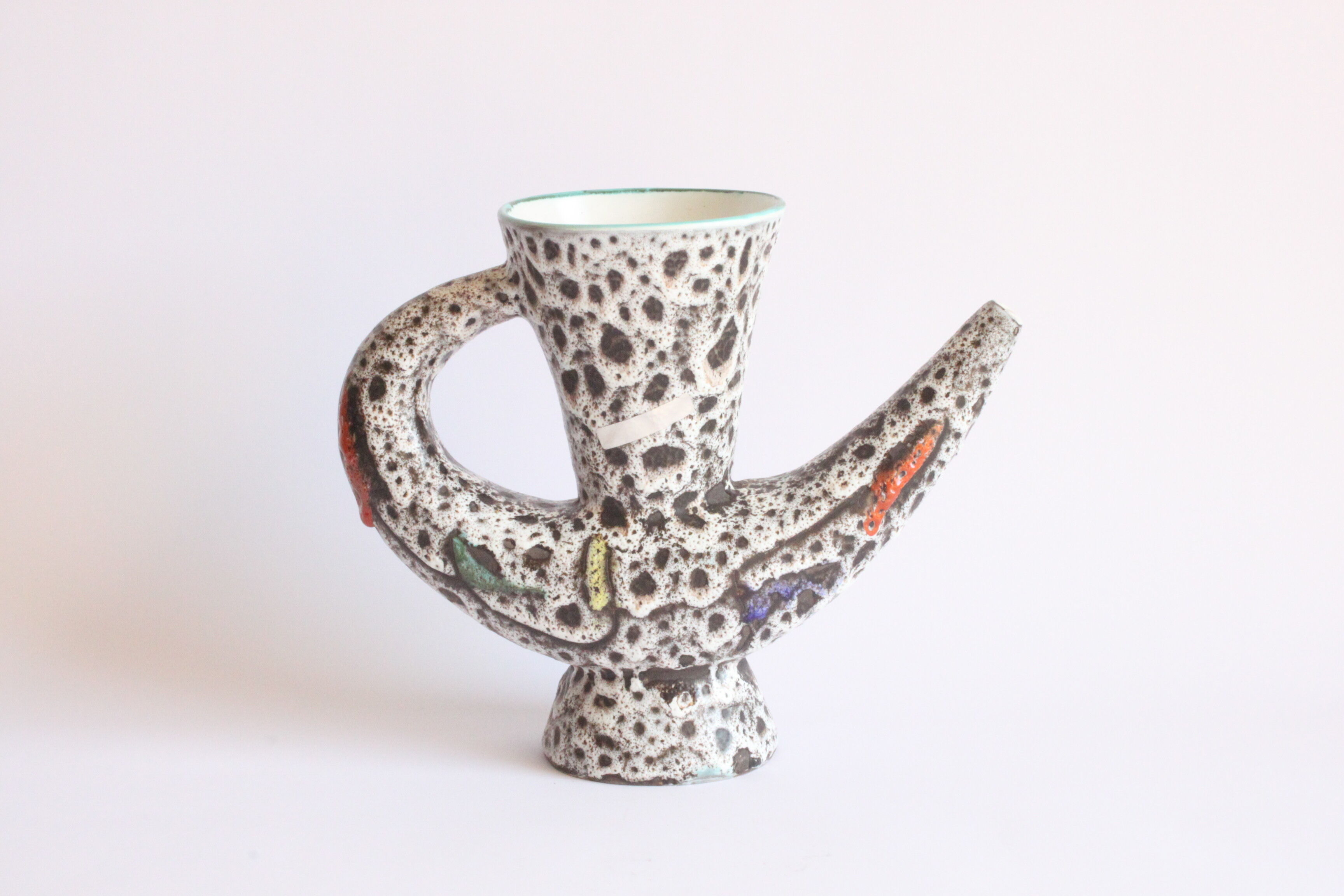 Pichet de forme organique par Marius Bessone, Vallauris années 1950.