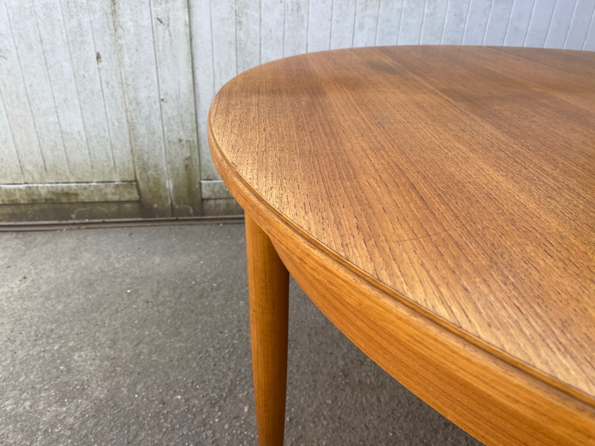 Table ronde extensible scandinave en teck dia 116cm longueur 176cm an60