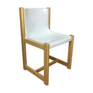 Chaise coque monobloc