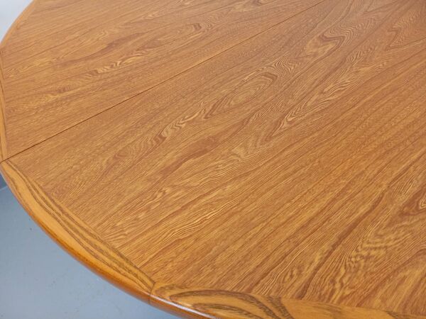 Table à manger ronde vintage style scandinave des années 60 70 en orme