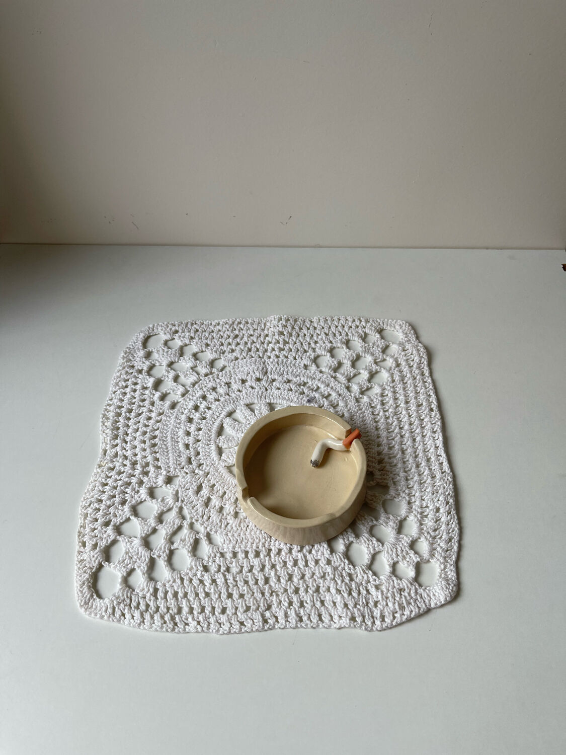 Ashtray deceived the handmade eye in sandstone