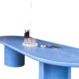 Table in blue lapis lazuli microcement – a custom-made sculptural piece