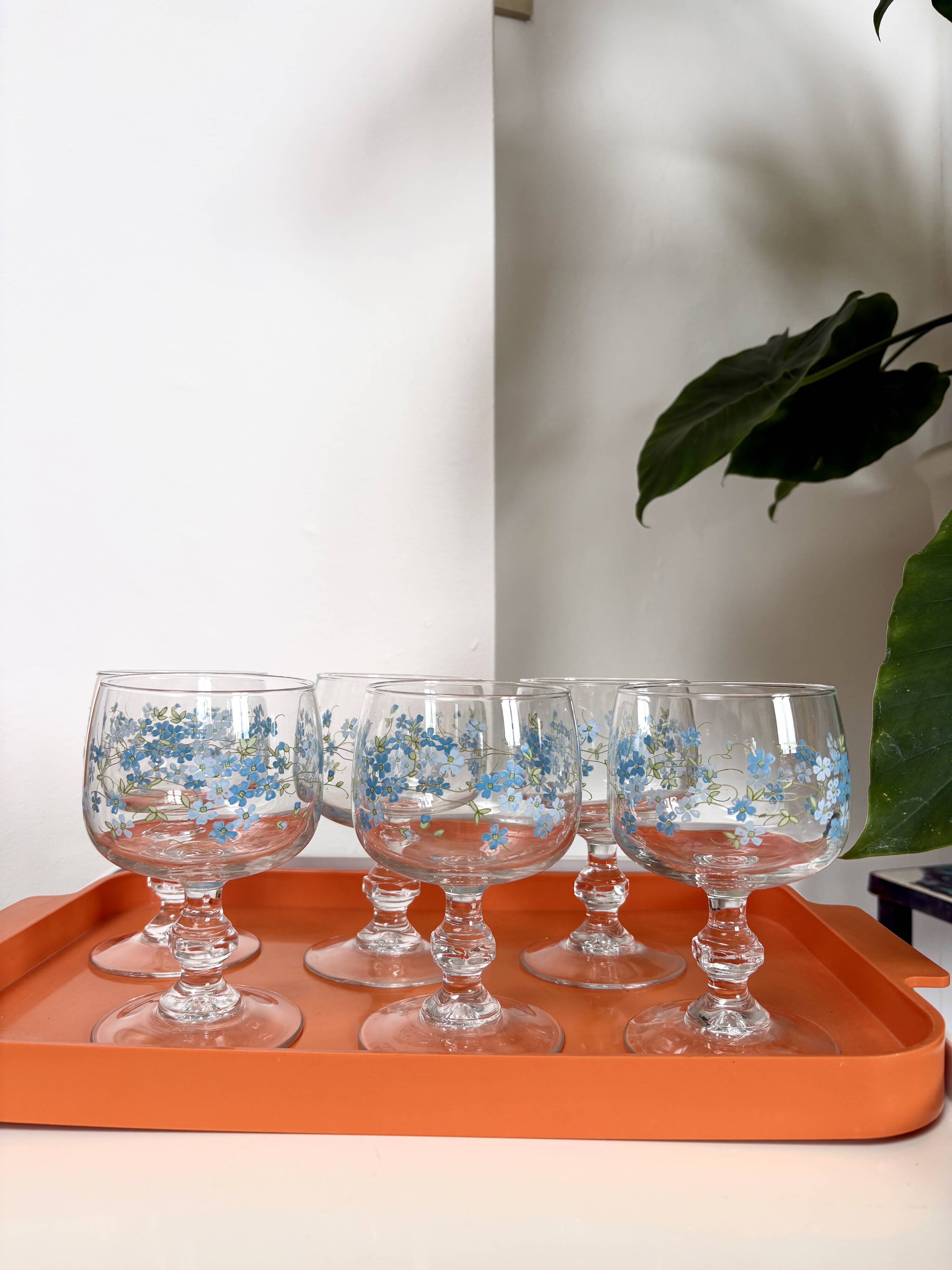 Set of 6 Arcopal Veronica Myosotis wine glasses