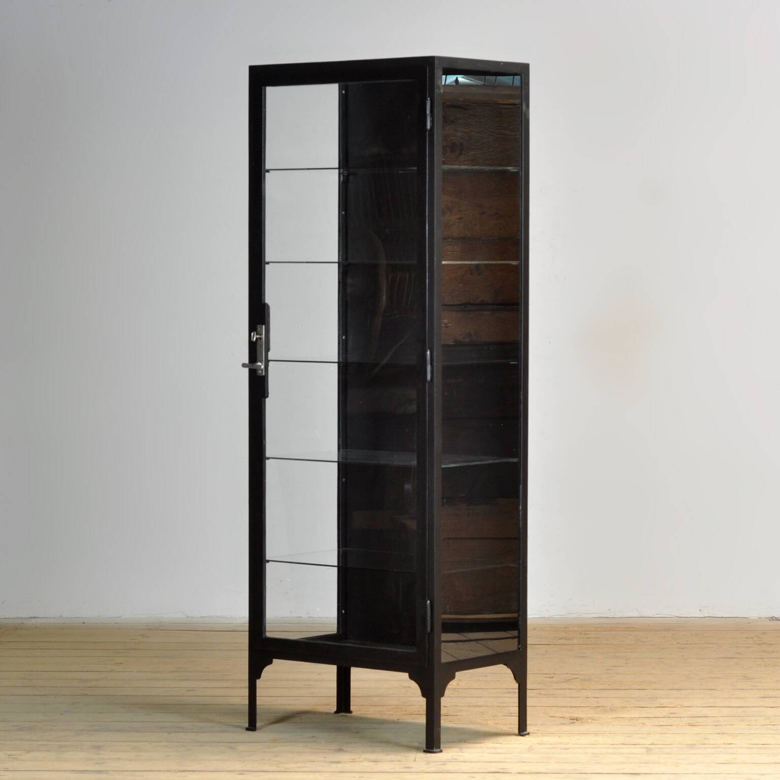 Armoire médicale vintage, années 1930