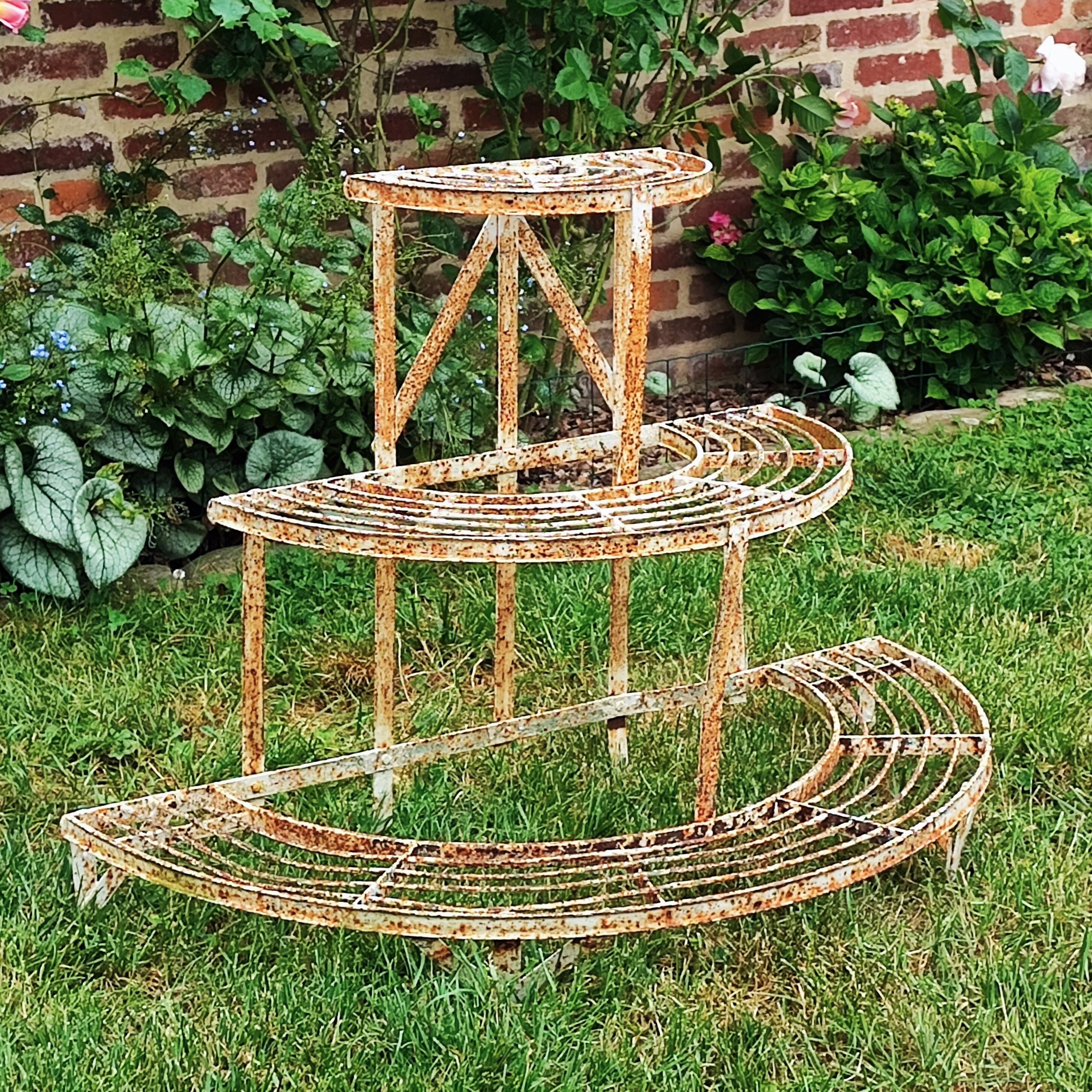 Half-moon florist plant holder