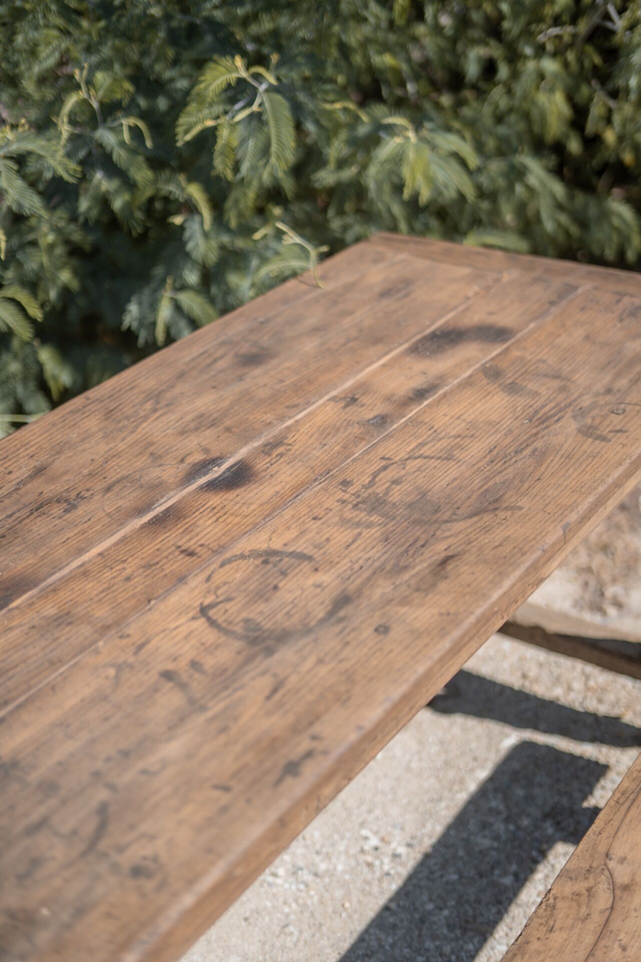 Table and benches set