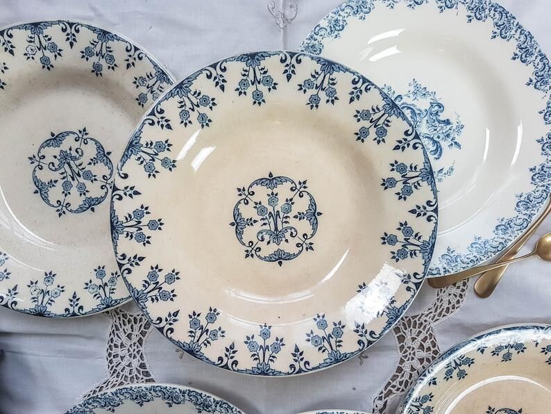 Lot 6 assiettes creuses dépareillées Terre de fer