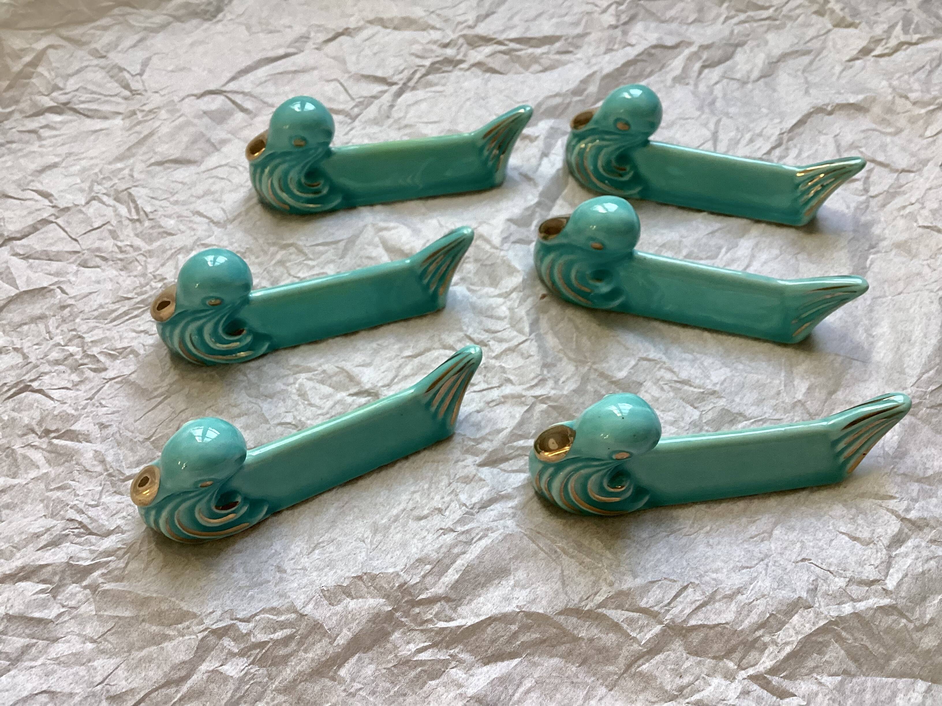 Duck-shaped ceramic knife rest