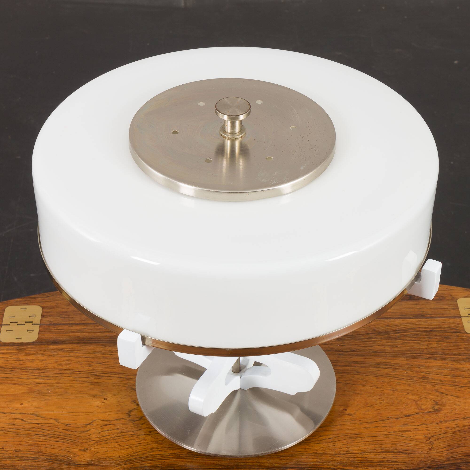 Lampe de table italienne Space Age avec abat-jour en verre de Murano, années 1970.