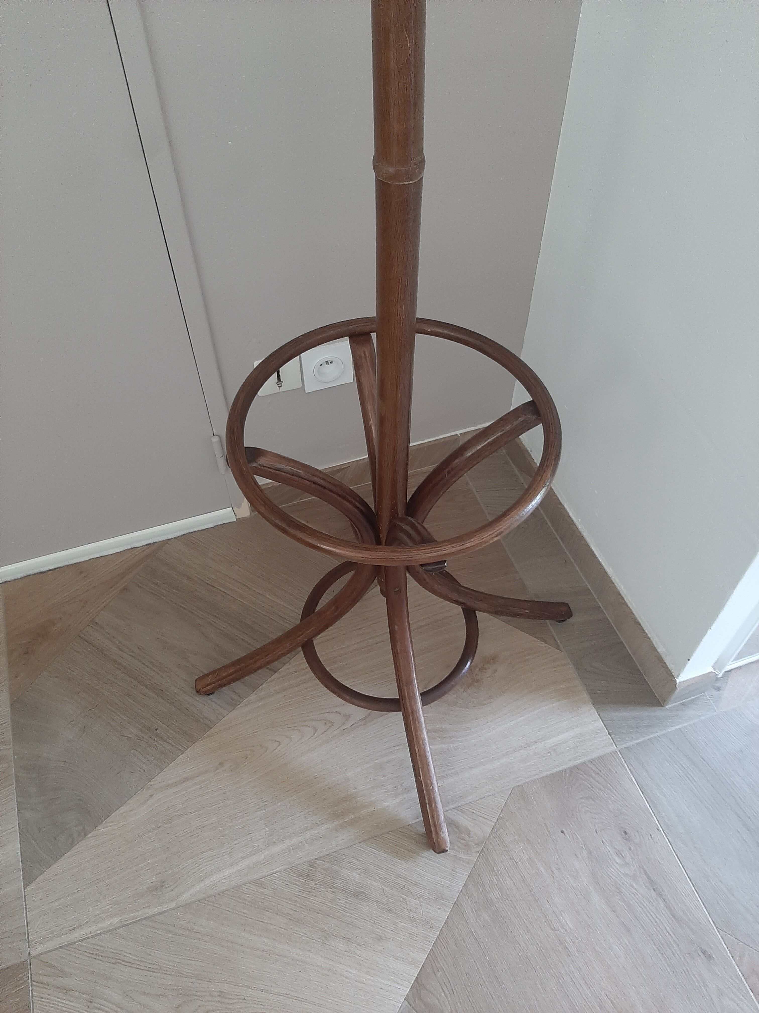 Wooden parrot coat rack - old style curved wood - 12 bells