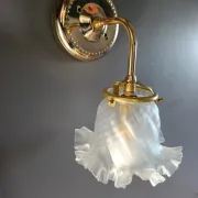 Chic retro wall light in gold brass & pink glass tulip