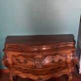 Walnut tomb chest of drawers