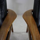 Ensemble de deux fauteuils au design scandinave avec coussins en cuir noir