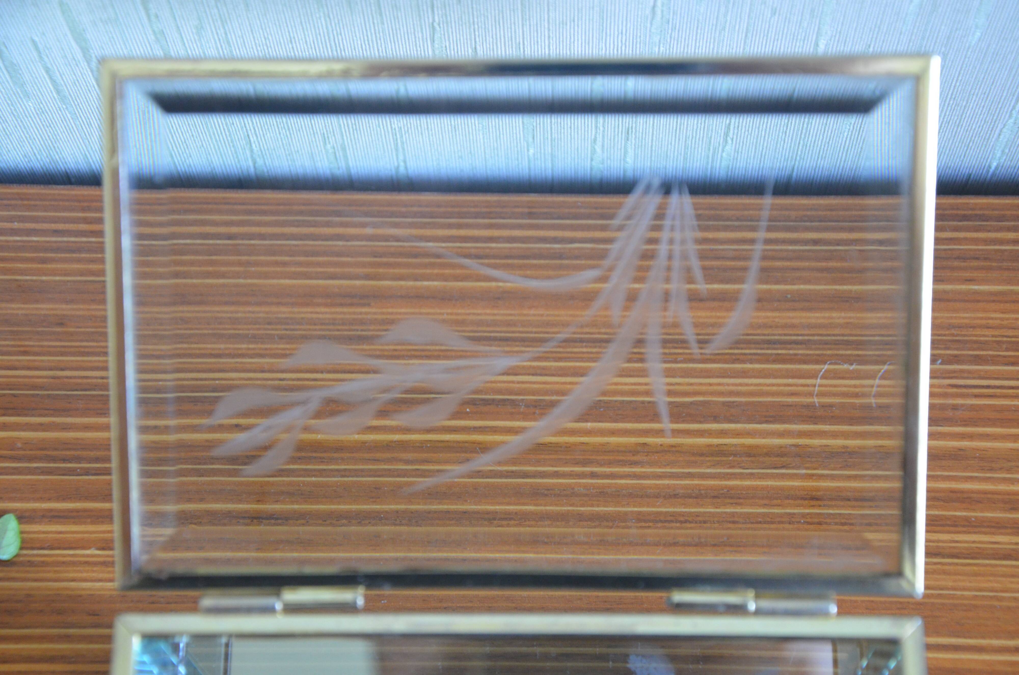 Glass and mirror jewellery box