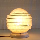 Plafonnier ou lampe à poser abat-jour opaline rose et support porcelaine– années 50