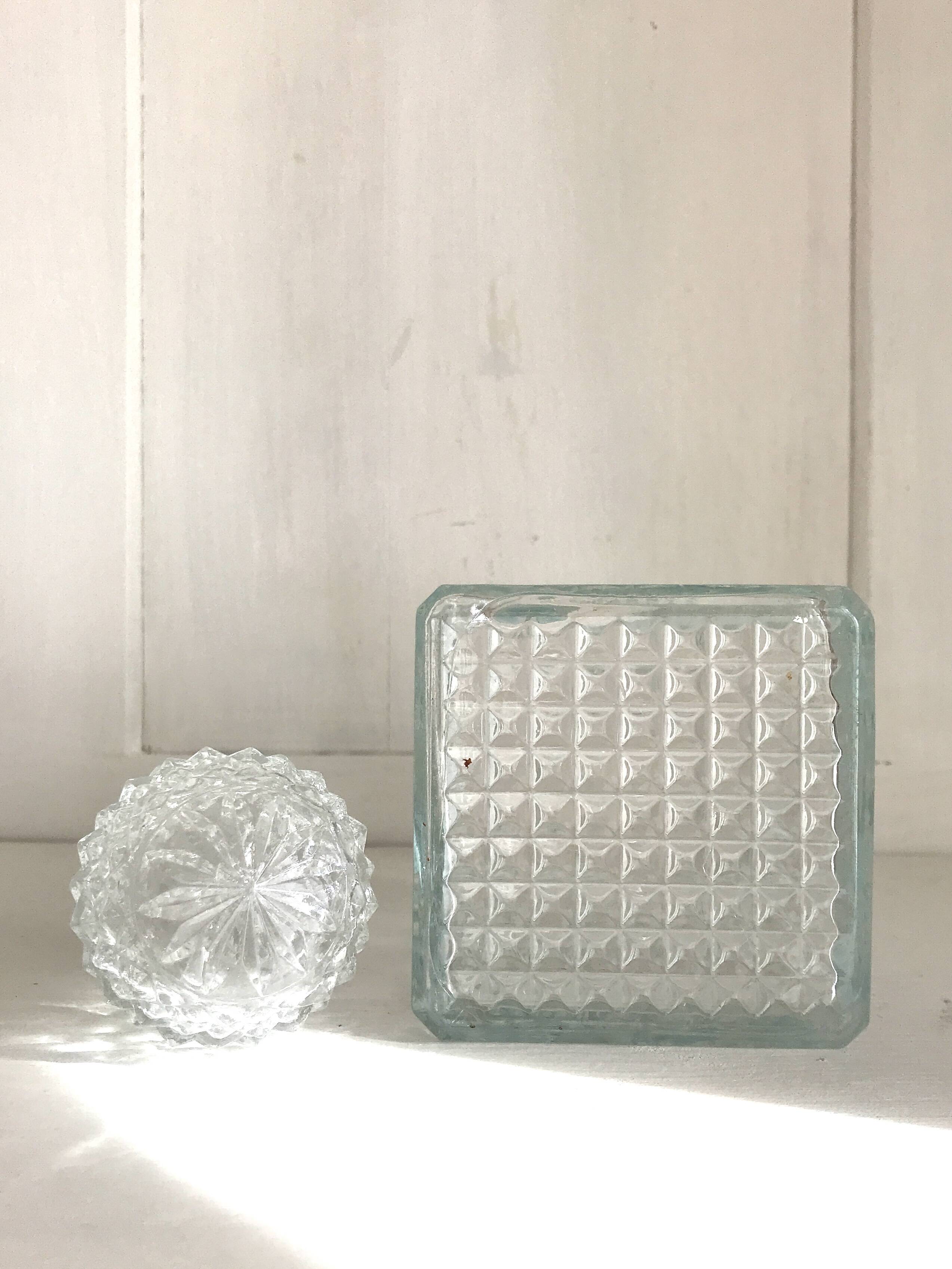 Glass whiskey decanter