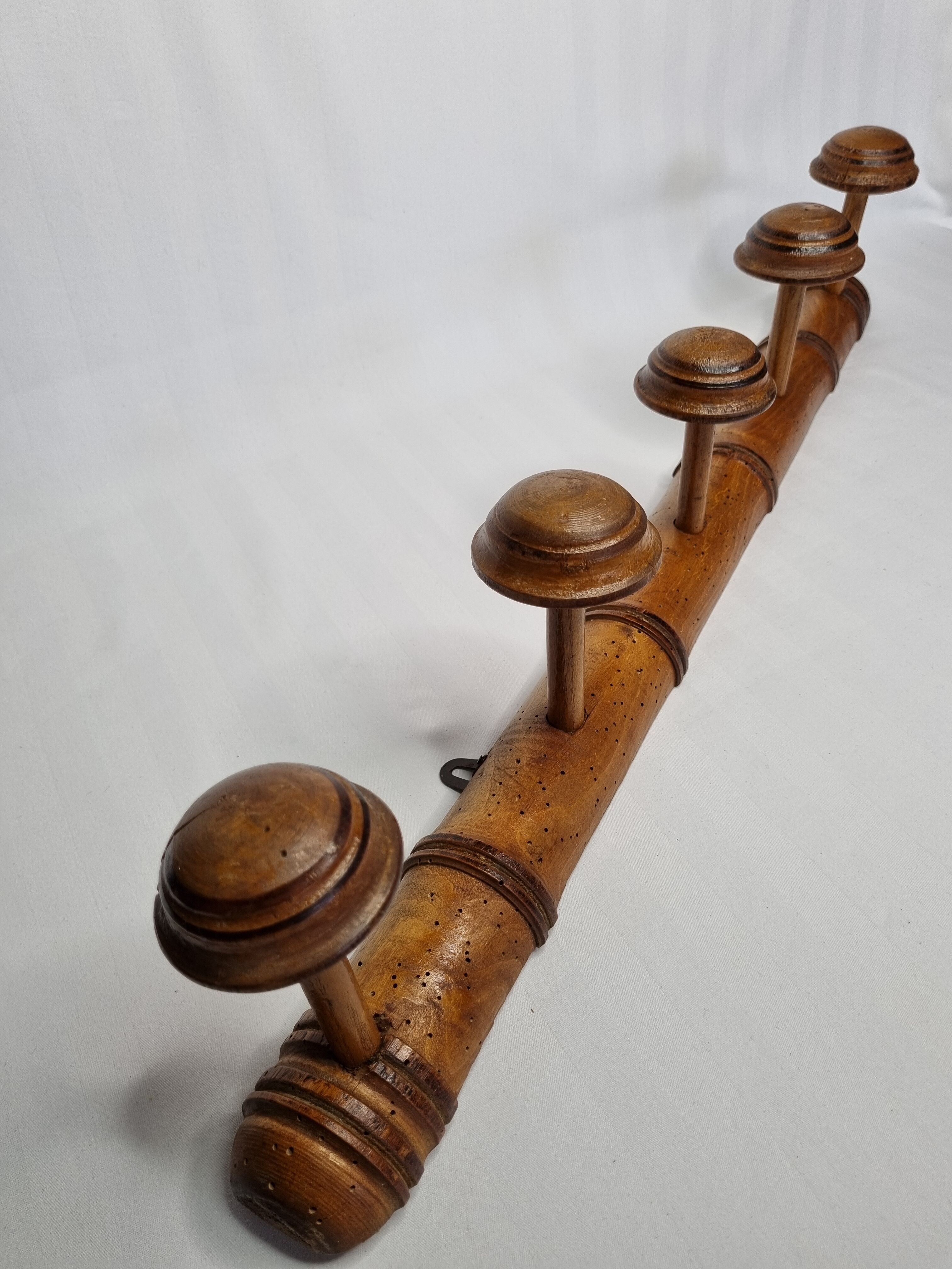 Ancien portemanteau rustique en bois tourné à l'imitation du bambou 1900, 5 patères