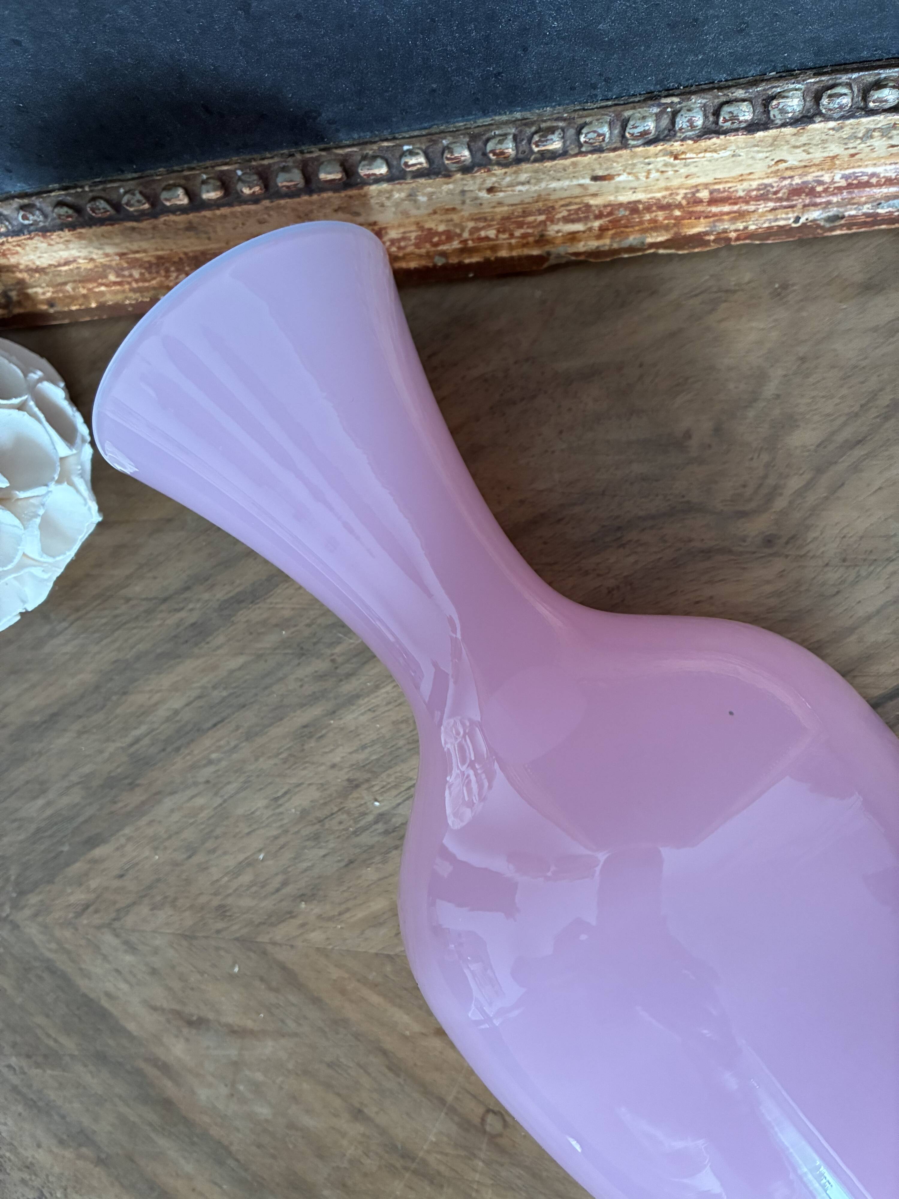 Vase en opaline rose