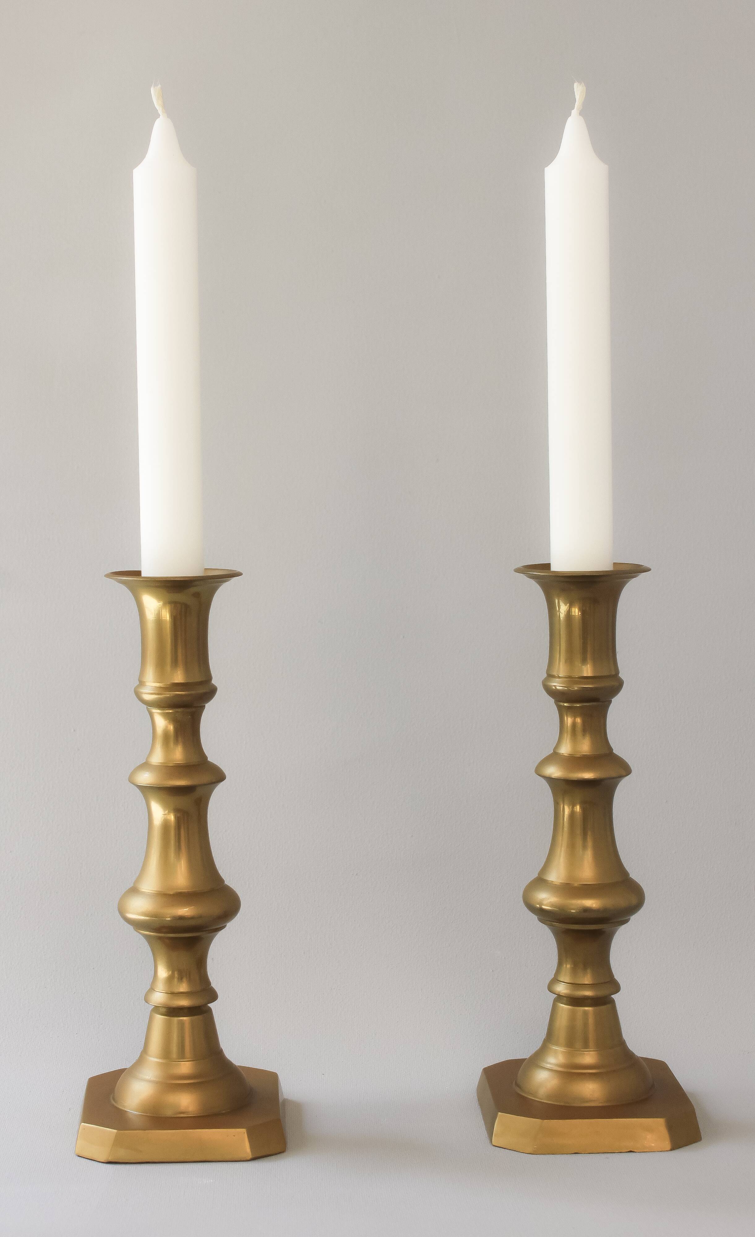 Pair of original vintage candelabros from bronce. Antiguos portavelas.