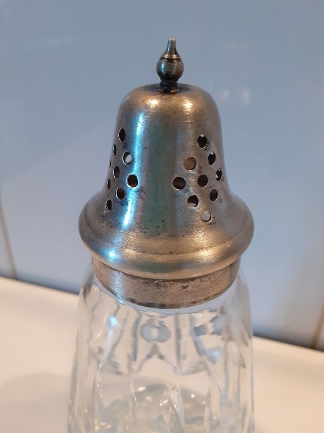 Crystal sugar sprinkler