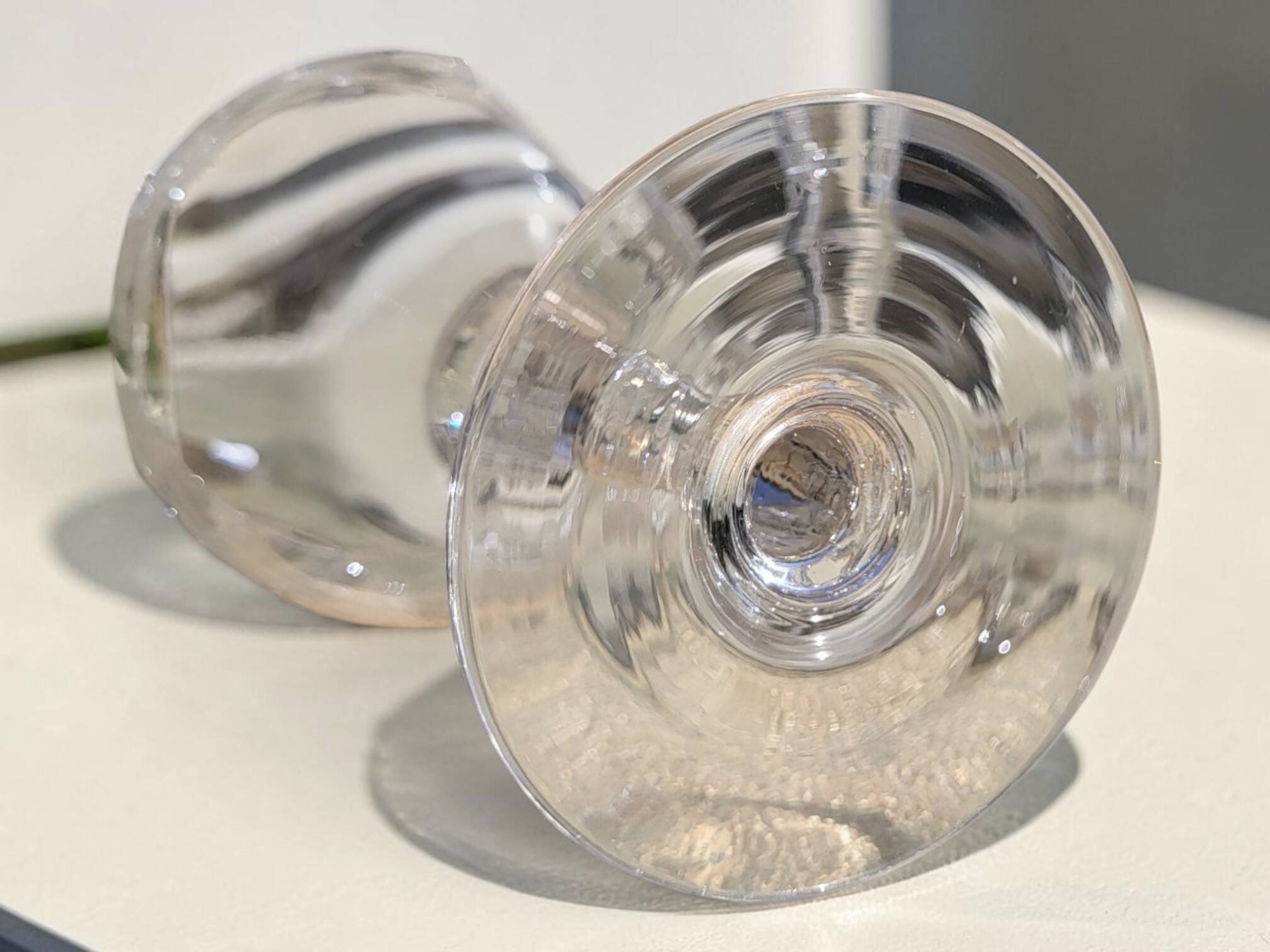 9 verres à vin guillochés déb. XXème