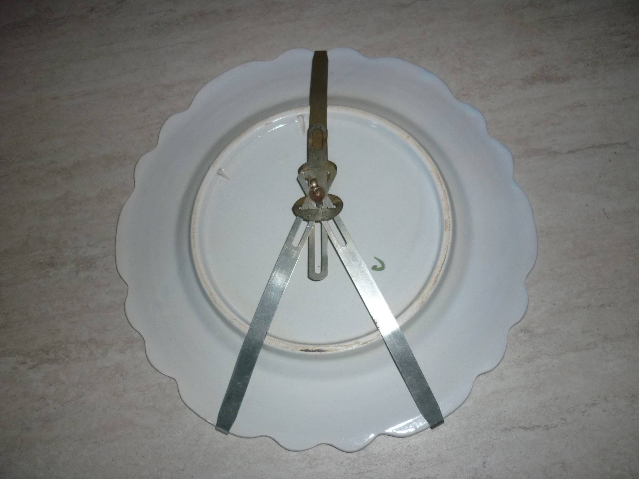 Decorative ceramic bird and cornucopia plate