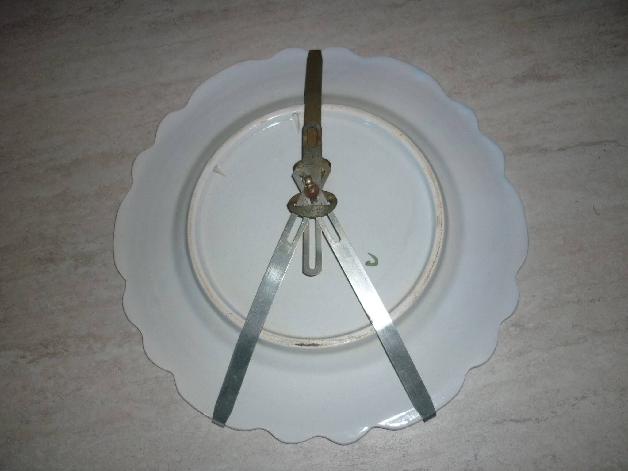 Assiette décorative oiseau et cornes d’abondance en céramique