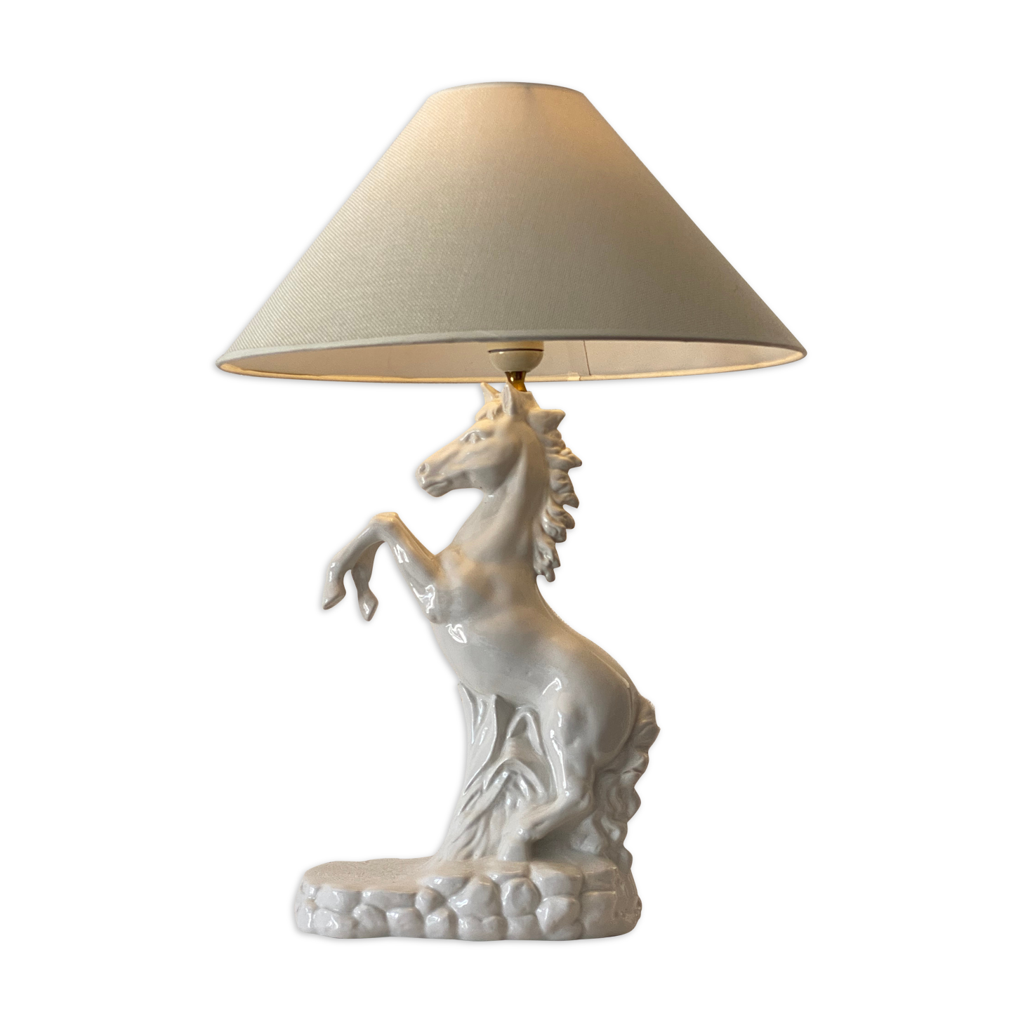 White ceramic zoomorph lamp