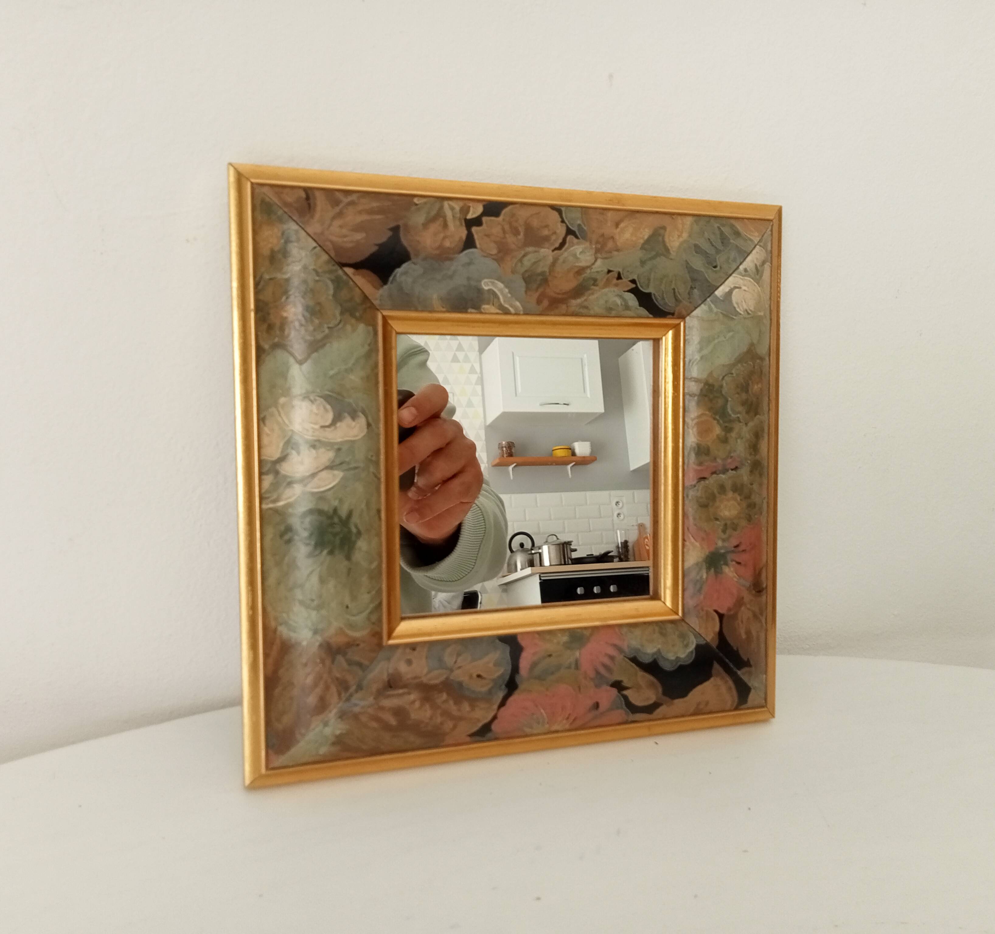 Vintage wooden mirror with floral pattern from the 80s 20*20 cm