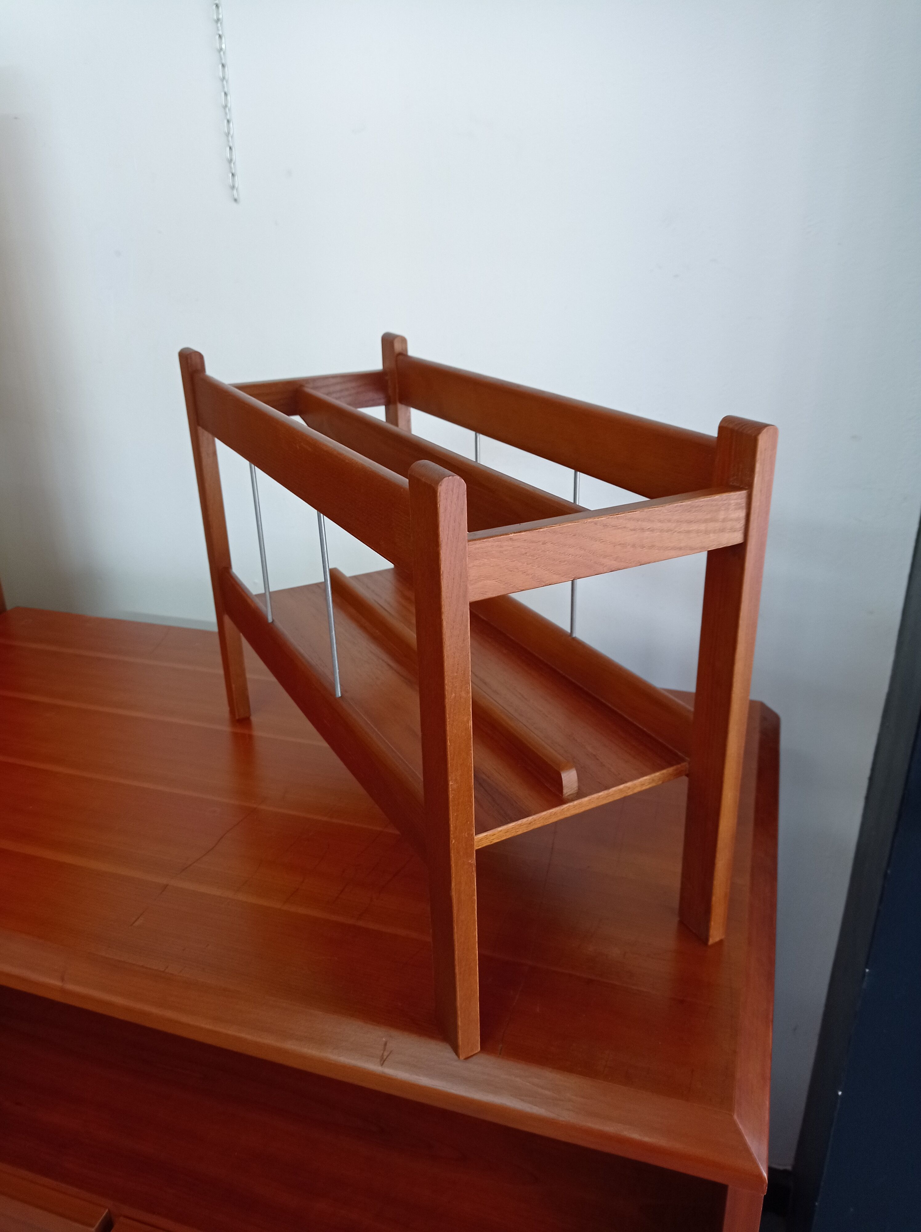 Scandinavian magazine holder