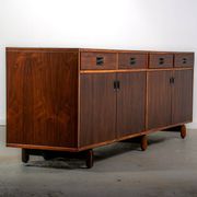 Buffet Stildomus avec des détails en laiton