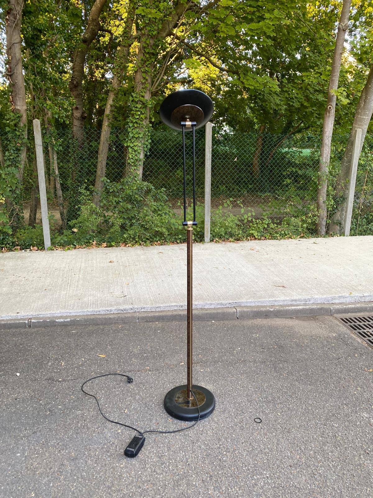 Vintage Italian floor lamp Zid (1996) in Loup & Brass finish with dimmer.