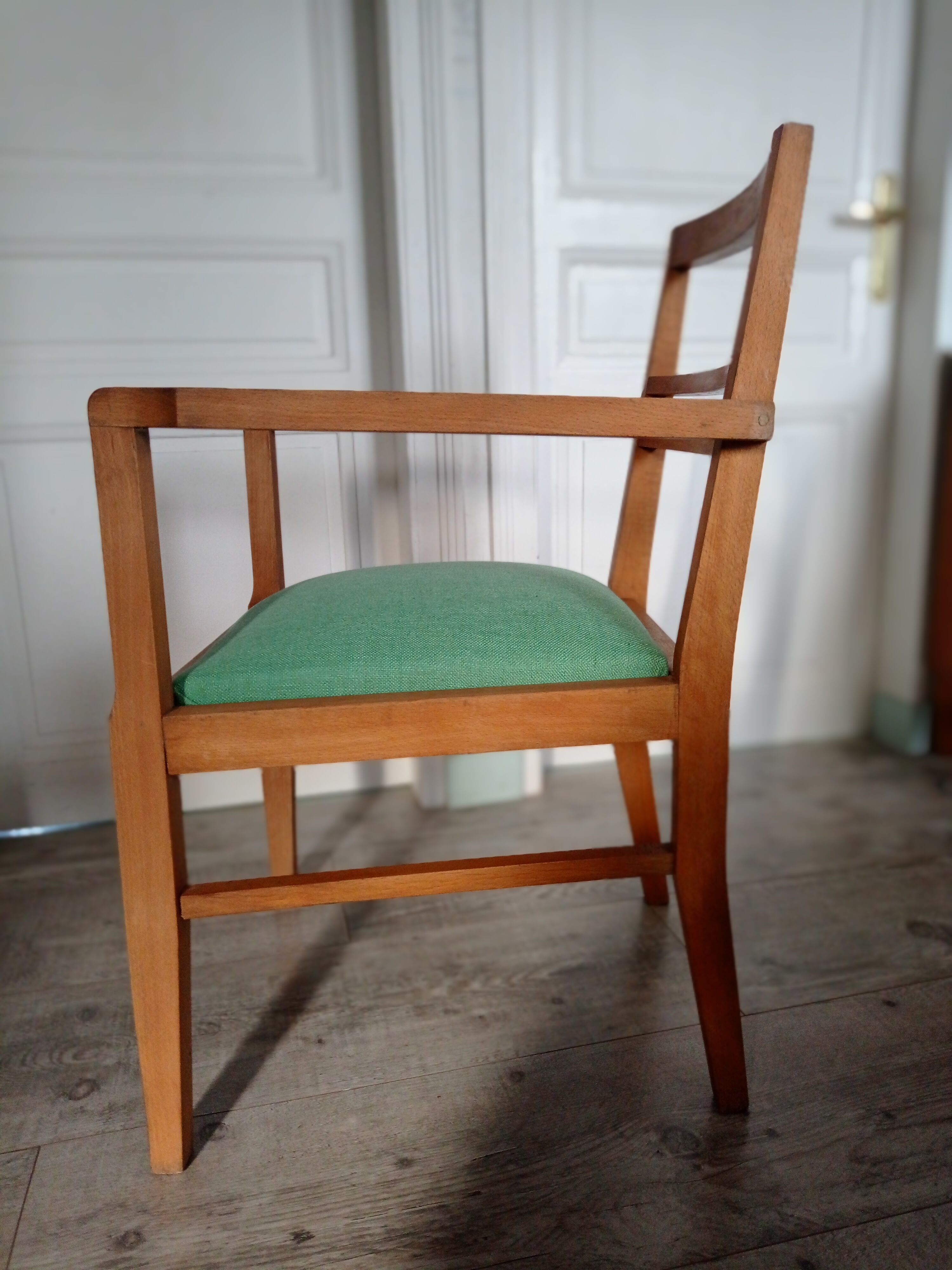 Fauteuil éditions Lieuvin de style reconstruction
