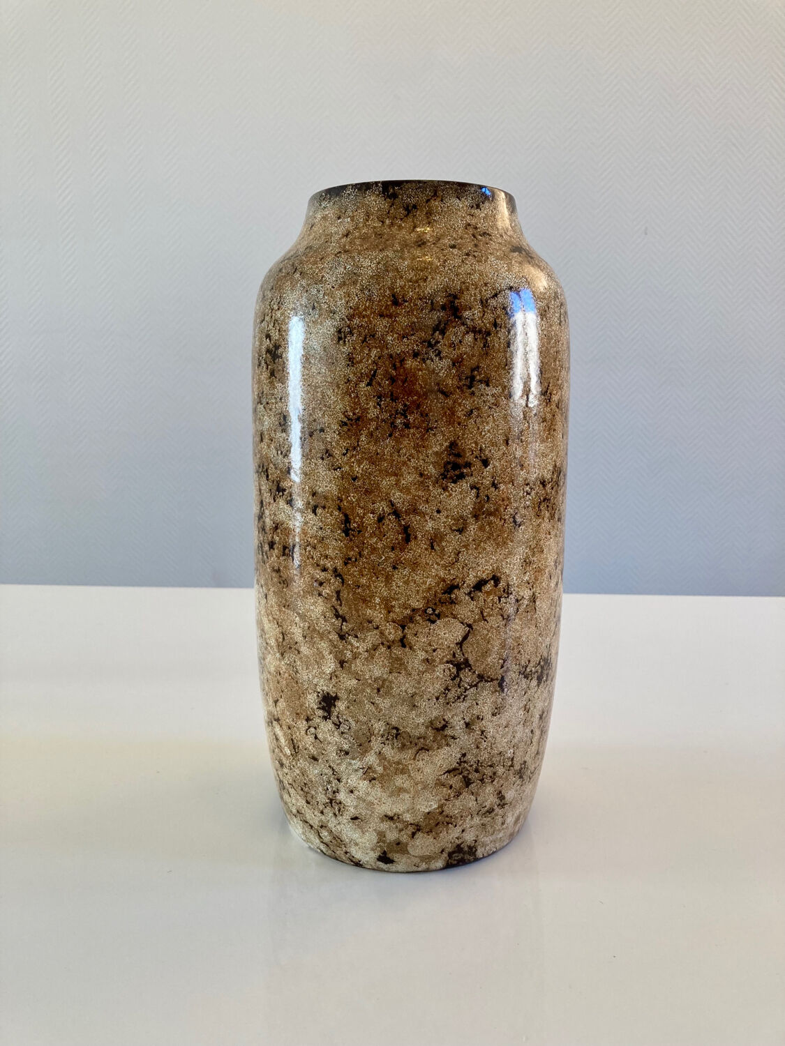 Marbled effect vase in Lunéville earthenware