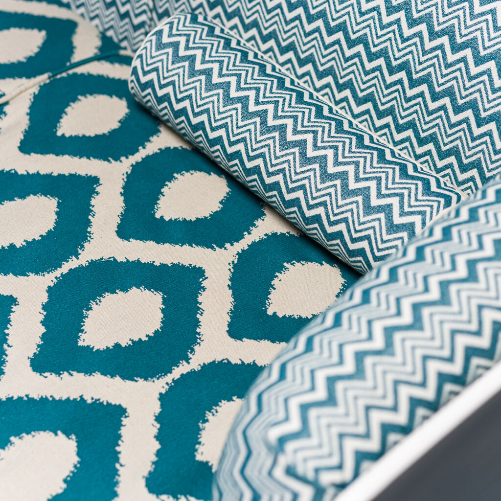 Three-seater sofa space age velvet 70s vintage modernariato