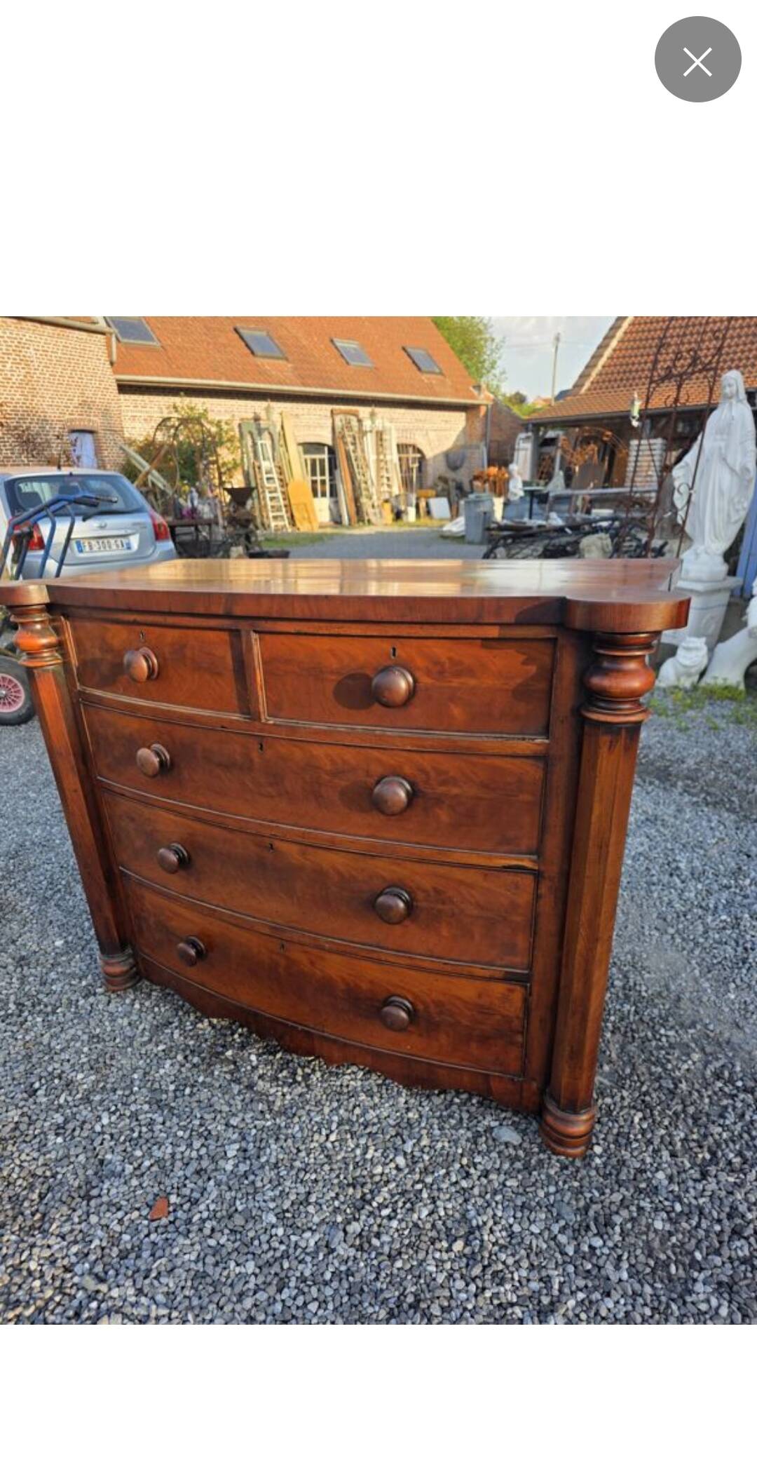 Commode galbée ancienne en acajou