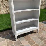 Patinated white bibus
