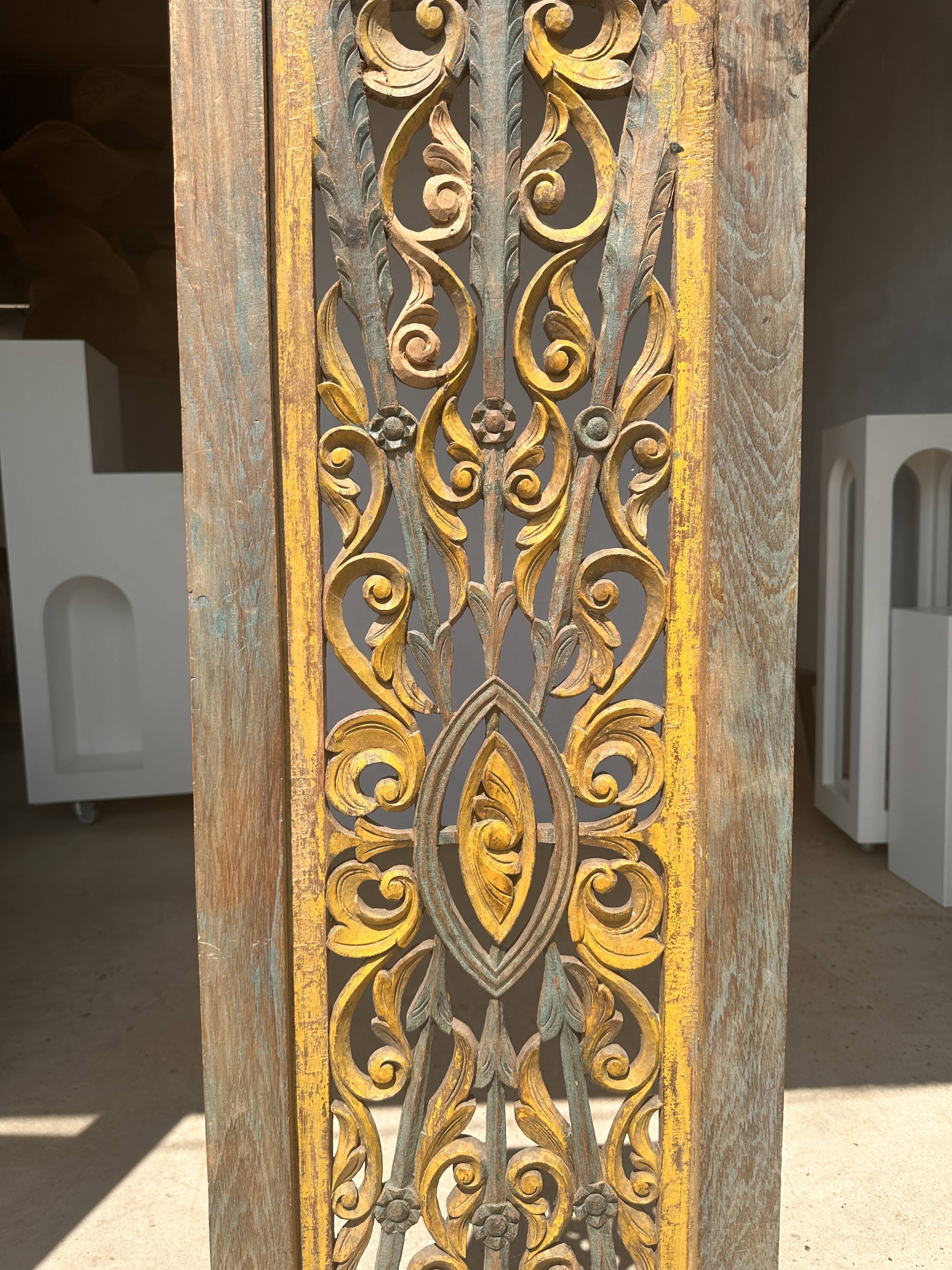 Rectangular Indonesian construction element with blue and yellow plant in carved wood